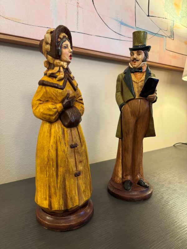 Vintage Christmas Caroler Figurine Set – Hand-Painted Victorian Holiday Decor - Image 3